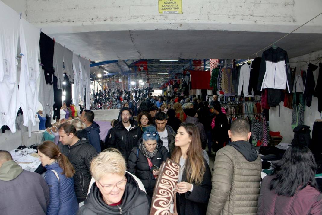 Edirne esnafı Bulgar müşterilerinde memnun: Gördükleri her şeyi satın alıyorlar 15